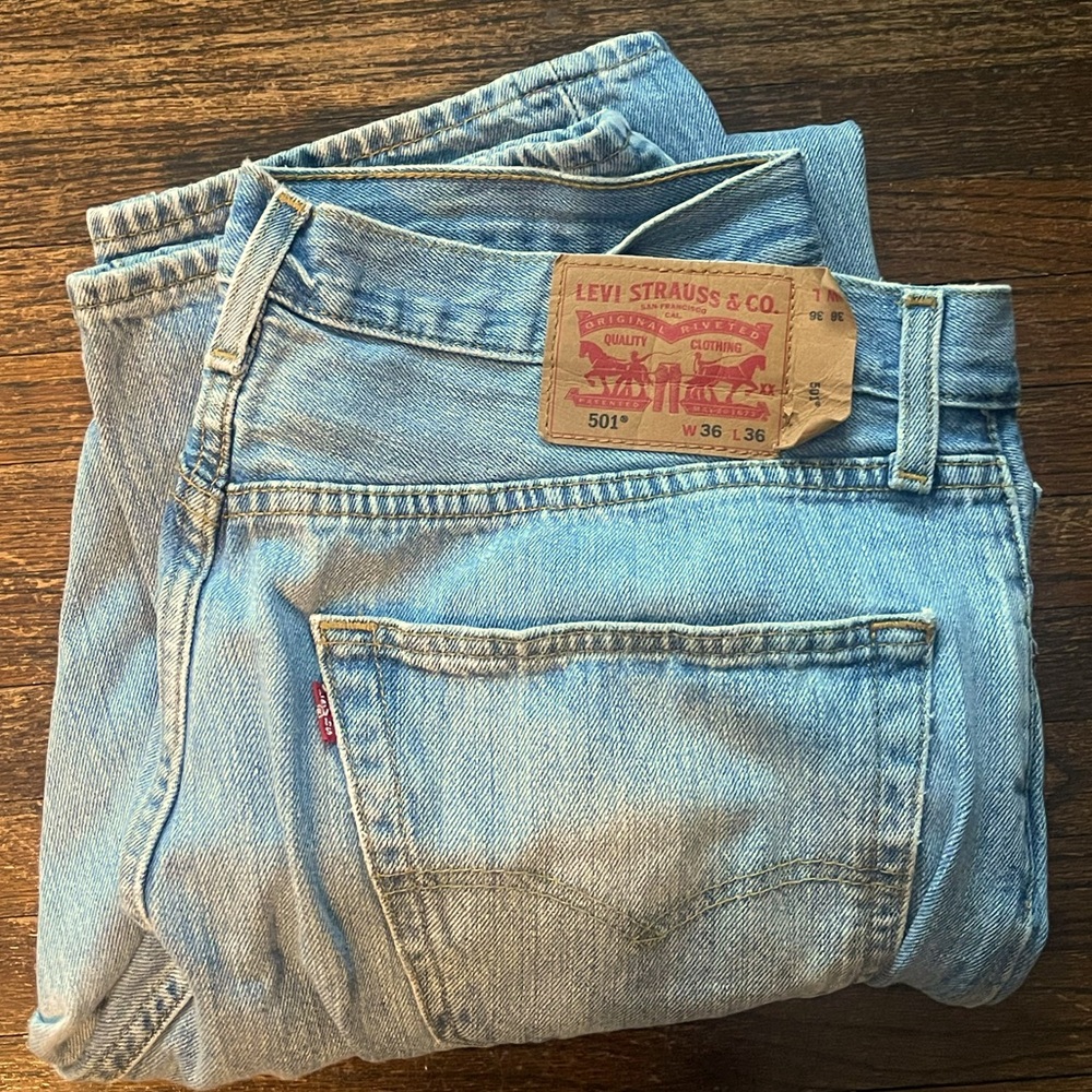 MENS 501 LEVI JEANS 36W 36H button fly jeans denim light wash